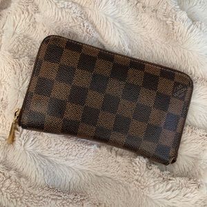 Louis Vuitton Zippy Compact Damier Wallet